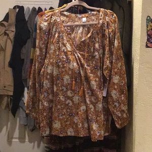 Beautiful peasant style pullover blouse. Xl
